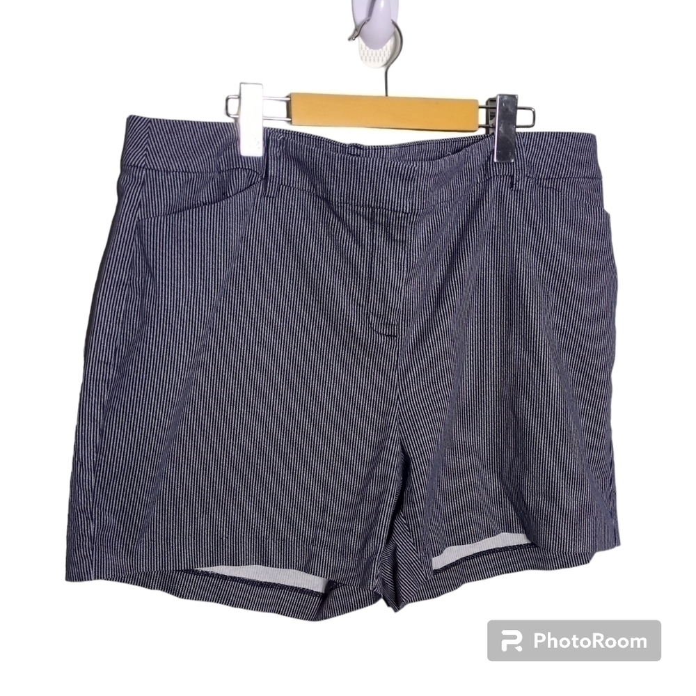 Lane Bryant Pocket Mid Rise Striped Shorts‎ Plus Size 16 Business Casual